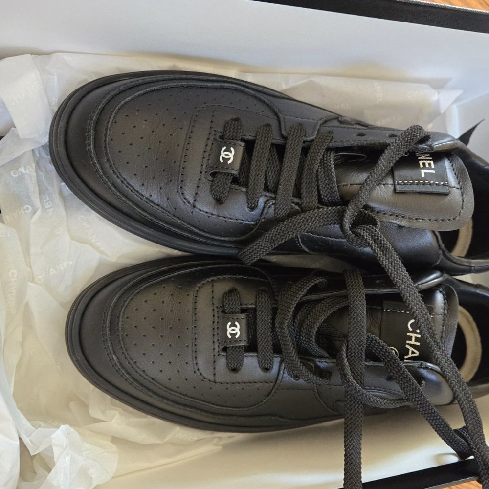 Chanel leather sneakers size 37 - Picture 5 of 8